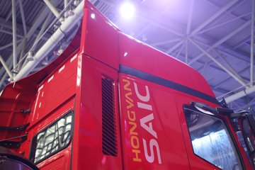 �������ҽ�ʨ ���ذ� 14.6L LNG 560���� 6X4 ��ʿ��16�� AMT�Զ��� �߶� ǣ����ͼƬ