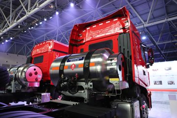 �������ҽ�ʨ ���ذ� 14.6L LNG 560���� 6X4 ��ʿ��16�� AMT�Զ��� �߶� ǣ����ͼƬ