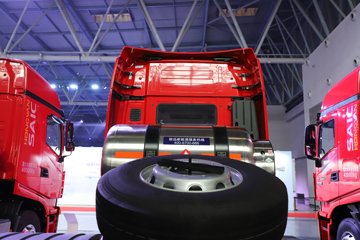 �������ҽ�ʨ ���ذ� 14.6L LNG 560���� 6X4 ��ʿ��16�� AMT�Զ��� �߶� ǣ����ͼƬ