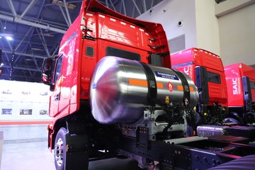 �������ҽ�ʨ ���ذ� 14.6L LNG 560���� 6X4 ��ʿ��16�� AMT�Զ��� �߶� ǣ����ͼƬ