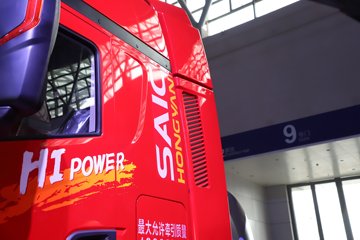 �������ҽ�ʨ ���ذ� 14.6L LNG 560���� 6X4 ��ʿ��16�� AMT�Զ��� �߶� ǣ����ͼƬ