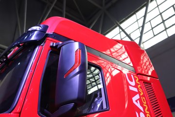 �������ҽ�ʨ ���ذ� 14.6L LNG 560���� 6X4 ��ʿ��16�� AMT�Զ��� �߶� ǣ����ͼƬ