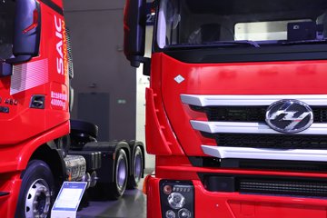 �������ҽ�ʨ ���ذ� 14.6L LNG 560���� 6X4 ��ʿ��16�� AMT�Զ��� �߶� ǣ����ͼƬ