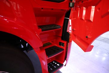 �������ҽ�ʨ ���ذ� 14.6L LNG 560���� 6X4 ��ʿ��16�� AMT�Զ��� �߶� ǣ����ͼƬ