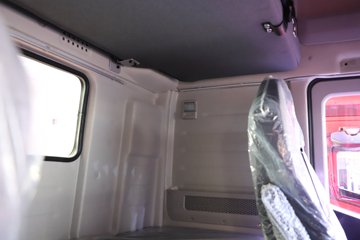 �������ҽ�ʨ ���ذ� 14.6L LNG 560���� 6X4 ��ʿ��16�� AMT�Զ��� �߶� ǣ����ͼƬ