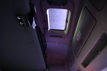 �������ҽ�ʨ ���ذ� 14.6L LNG 560���� 6X4 ��ʿ��16�� AMT�Զ��� �߶� ǣ����ͼƬ