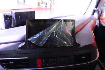 �������ҽ�ʨ ���ذ� 14.6L LNG 560���� 6X4 ��ʿ��16�� AMT�Զ��� �߶� ǣ����ͼƬ