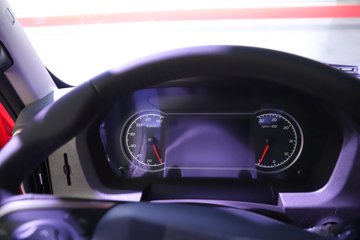 �������ҽ�ʨ ���ذ� 14.6L LNG 560���� 6X4 ��ʿ��16�� AMT�Զ��� �߶� ǣ����ͼƬ