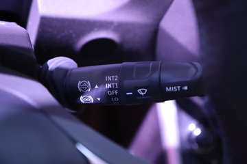 �������ҽ�ʨ ���ذ� 14.6L LNG 560���� 6X4 ��ʿ��16�� AMT�Զ��� �߶� ǣ����ͼƬ