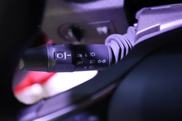 �������ҽ�ʨ ���ذ� 14.6L LNG 560���� 6X4 ��ʿ��16�� AMT�Զ��� �߶� ǣ����ͼƬ