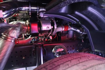 �������ҽ�ʨ ���ذ� 14.6L LNG 560���� 6X4 ��ʿ��16�� AMT�Զ��� �߶� ǣ����ͼƬ