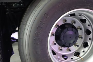 �������ҽ�ʨ ���ذ� 14.6L LNG 560���� 6X4 ��ʿ��16�� AMT�Զ��� �߶� ǣ����ͼƬ