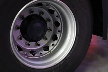 �������ҽ�ʨ ���ذ� 14.6L LNG 560���� 6X4 ��ʿ��16�� AMT�Զ��� �߶� ǣ����ͼƬ