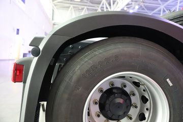 �������ҽ�ʨ ���ذ� 14.6L LNG 560���� 6X4 ��ʿ��16�� AMT�Զ��� �߶� ǣ����ͼƬ