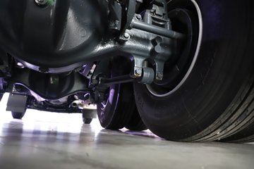 �������ҽ�ʨ ���ذ� 14.6L LNG 560���� 6X4 ��ʿ��16�� AMT�Զ��� �߶� ǣ����ͼƬ