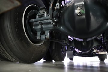 �������ҽ�ʨ ���ذ� 14.6L LNG 560���� 6X4 ��ʿ��16�� AMT�Զ��� �߶� ǣ����ͼƬ