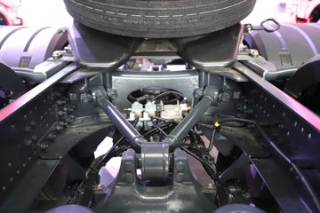 �������ҽ�ʨ ���ذ� 14.6L LNG 560���� 6X4 ��ʿ��16�� AMT�Զ��� �߶� ǣ����ͼƬ