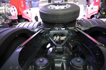 �������ҽ�ʨ ���ذ� 14.6L LNG 560���� 6X4 ��ʿ��16�� AMT�Զ��� �߶� ǣ����ͼƬ