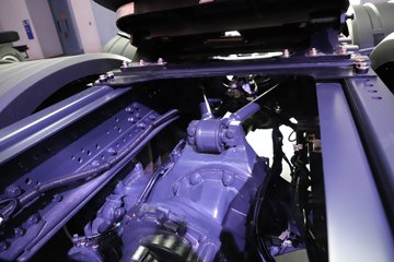 �������ҽ�ʨ ���ذ� 14.6L LNG 560���� 6X4 ��ʿ��16�� AMT�Զ��� �߶� ǣ����ͼƬ