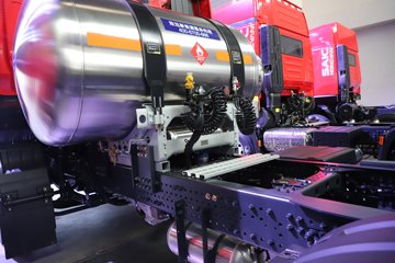 �������ҽ�ʨ ���ذ� 14.6L LNG 560���� 6X4 ��ʿ��16�� AMT�Զ��� �߶� ǣ����ͼƬ