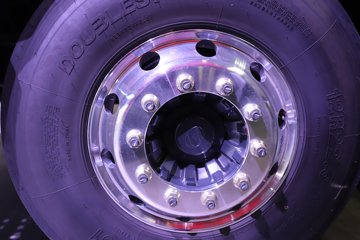 �������ҽ�ʨ ���ذ� 14.6L LNG 560���� 6X4 ��ʿ��16�� AMT�Զ��� �߶� ǣ����ͼƬ