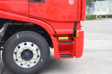 �������ҽ�ʨ ���ذ� 12.8L LNG 520���� 6X4 ��ʿ��12�� ǣ����ͼƬ