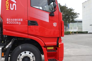 �������ҽ�ʨ ���ذ� 12.8L LNG 520���� 6X4 ��ʿ��12�� ǣ����ͼƬ