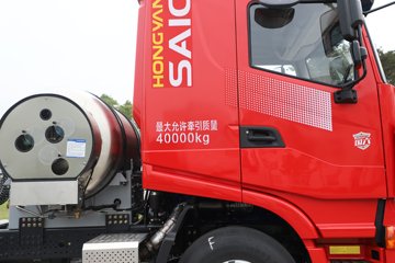 �������ҽ�ʨ ���ذ� 12.8L LNG 520���� 6X4 ��ʿ��12�� ǣ����ͼƬ