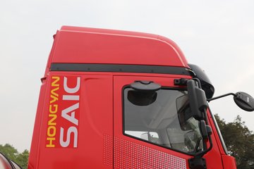 �������ҽ�ʨ ���ذ� 12.8L LNG 520���� 6X4 ��ʿ��12�� ǣ����ͼƬ