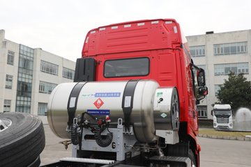 �������ҽ�ʨ ���ذ� 12.8L LNG 520���� 6X4 ��ʿ��12�� ǣ����ͼƬ