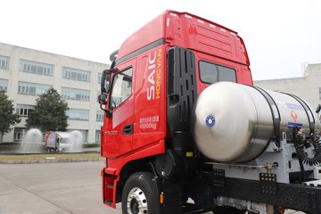 �������ҽ�ʨ ���ذ� 12.8L LNG 520���� 6X4 ��ʿ��12�� ǣ����ͼƬ