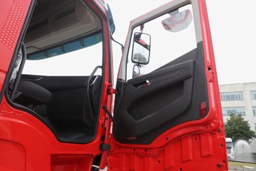 �������ҽ�ʨ ���ذ� 12.8L LNG 520���� 6X4 ��ʿ��12�� ǣ����ͼƬ