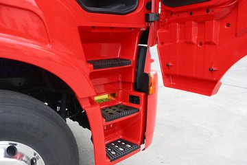 �������ҽ�ʨ ���ذ� 12.8L LNG 520���� 6X4 ��ʿ��12�� ǣ����ͼƬ