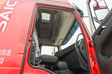 �������ҽ�ʨ ���ذ� 12.8L LNG 520���� 6X4 ��ʿ��12�� ǣ����ͼƬ