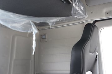 �������ҽ�ʨ ���ذ� 12.8L LNG 520���� 6X4 ��ʿ��12�� ǣ����ͼƬ