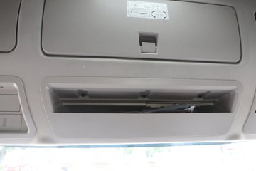 �������ҽ�ʨ ���ذ� 12.8L LNG 520���� 6X4 ��ʿ��12�� ǣ����ͼƬ