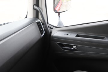 �������ҽ�ʨ ���ذ� 12.8L LNG 520���� 6X4 ��ʿ��12�� ǣ����ͼƬ