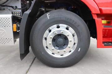 �������ҽ�ʨ ���ذ� 12.8L LNG 520���� 6X4 ��ʿ��12�� ǣ����ͼƬ