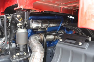 �������ҽ�ʨ ���ذ� 12.8L LNG 520���� 6X4 ��ʿ��12�� ǣ����ͼƬ