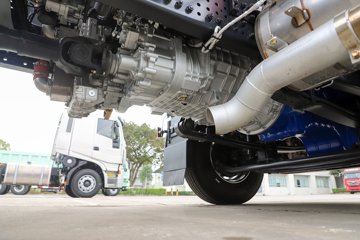 �������ҽ�ʨ ���ذ� 12.8L LNG 520���� 6X4 ��ʿ��12�� ǣ����ͼƬ