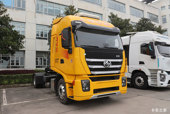 �������ҽ�ʨ 12.8L LNG 520���� 4X2 AMT�Զ��� ǣ����