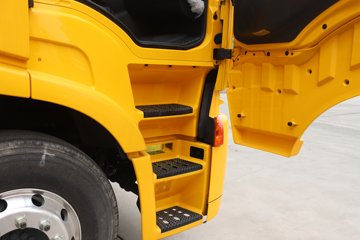 �������ҽ�ʨ 12.8L LNG 520���� 4X2 AMT�Զ��� ǣ����ͼƬ