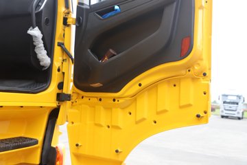 �������ҽ�ʨ 12.8L LNG 520���� 4X2 AMT�Զ��� ǣ����ͼƬ