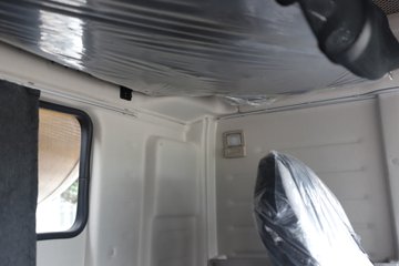 �������ҽ�ʨ 12.8L LNG 520���� 4X2 AMT�Զ��� ǣ����ͼƬ