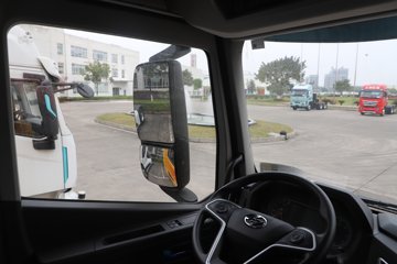 �������ҽ�ʨ 12.8L LNG 520���� 4X2 AMT�Զ��� ǣ����ͼƬ