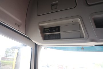 �������ҽ�ʨ 12.8L LNG 520���� 4X2 AMT�Զ��� ǣ����ͼƬ