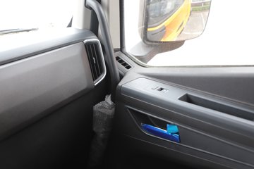 �������ҽ�ʨ 12.8L LNG 520���� 4X2 AMT�Զ��� ǣ����ͼƬ