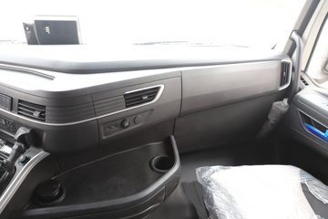 �������ҽ�ʨ 12.8L LNG 520���� 4X2 AMT�Զ��� ǣ����ͼƬ