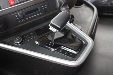 �������ҽ�ʨ 12.8L LNG 520���� 4X2 AMT�Զ��� ǣ����ͼƬ