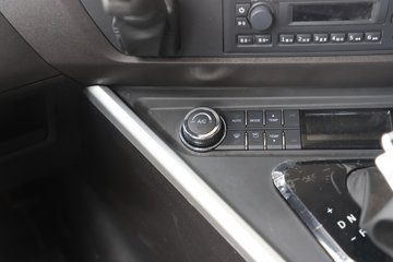 �������ҽ�ʨ 12.8L LNG 520���� 4X2 AMT�Զ��� ǣ����ͼƬ